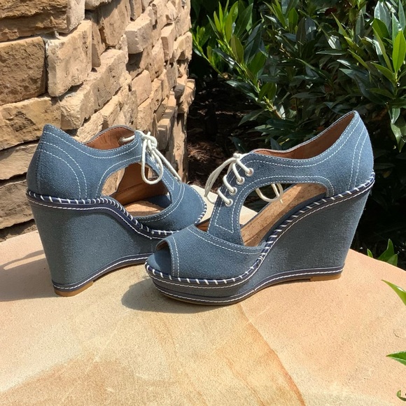 Gianni Bini Tie Up Heels - Picture 3 of 9